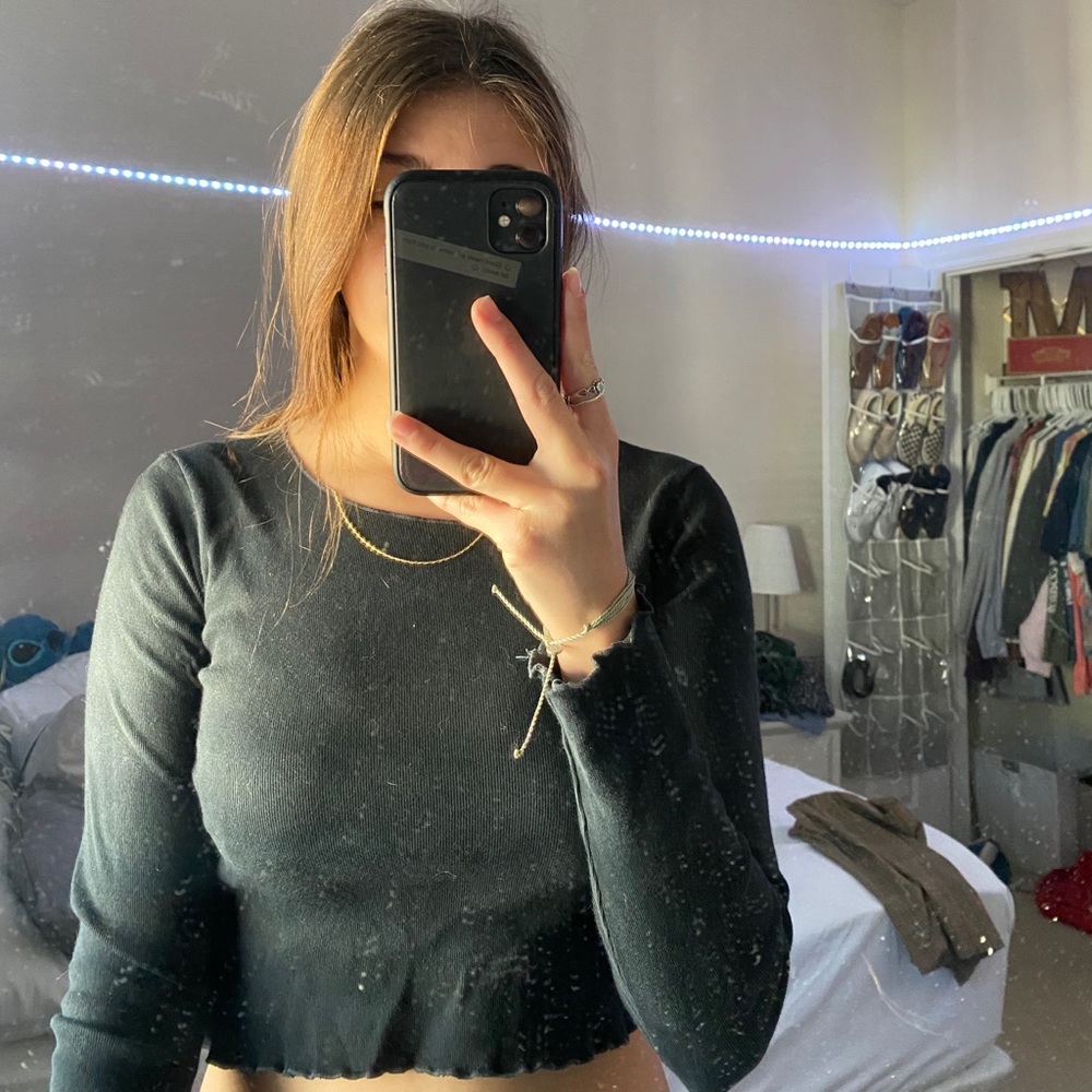 brandy melville cropped black long sleeved